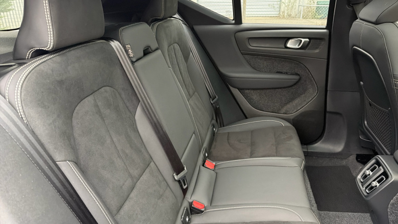 Volvo XC40 2.0 B4P Ultra Dark 5dr Auto Petrol Estate